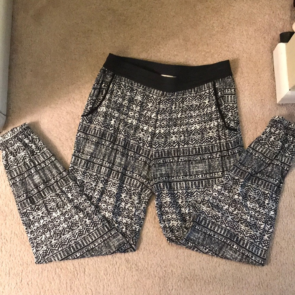 AMERICAN RAG Black & White printed pant - Size Med